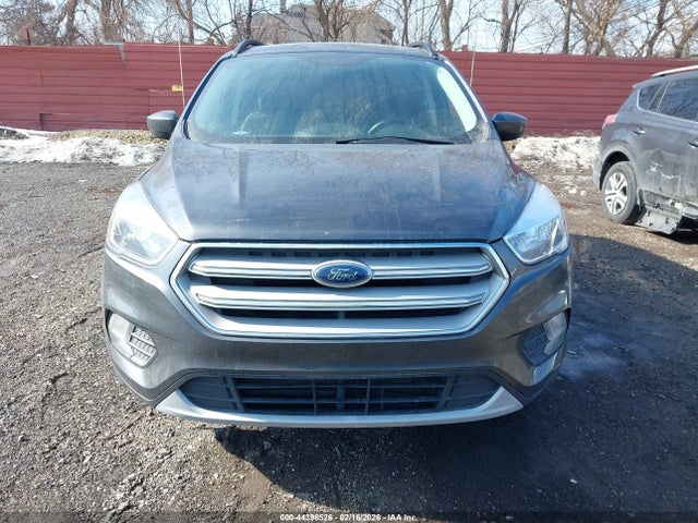 44398526 :رقم المزاد ، 1FMCU0GD5JUD42852 vin ، 2018 Ford Escape Se مزاد بيع