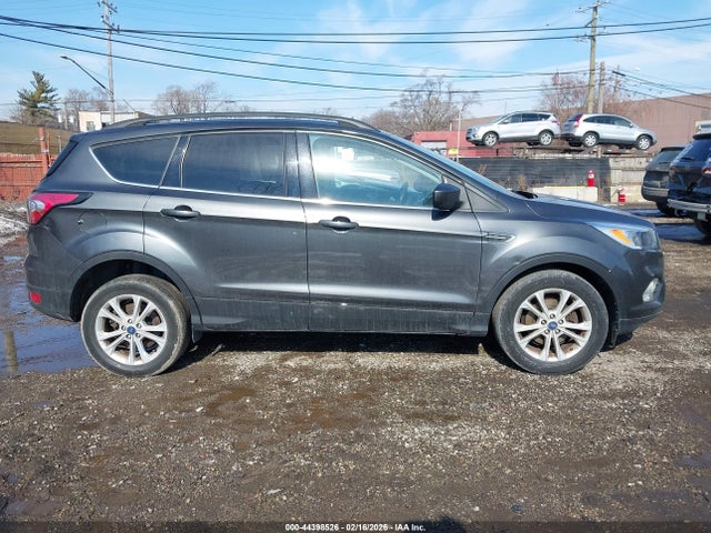 44398526 :رقم المزاد ، 1FMCU0GD5JUD42852 vin ، 2018 Ford Escape Se مزاد بيع