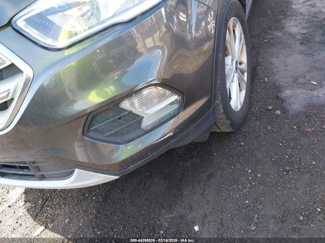44398526 :رقم المزاد ، 1FMCU0GD5JUD42852 vin ، 2018 Ford Escape Se مزاد بيع