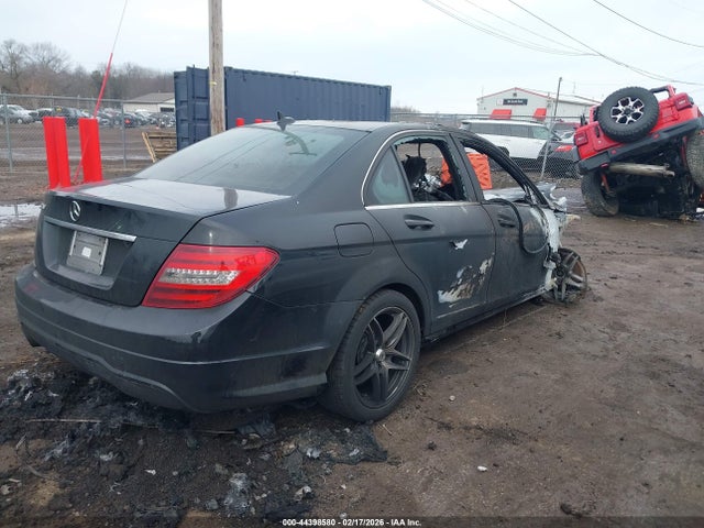 44398580 :رقم المزاد ، WDDGF4HBXDR271147 vin ، 2013 Mercedes-benz C 250 Sport مزاد بيع