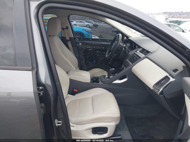 2019 JAGUAR E-PACE SADFJ2FX8K1Z36201 Photo 4