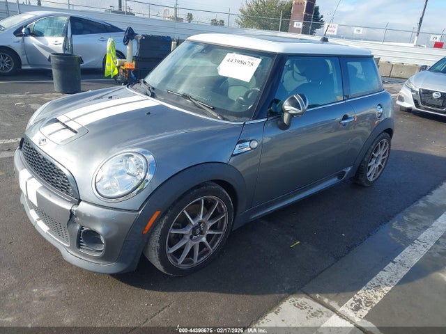 2008 MINI COOPER S WMWMF73578TV33938 Photo 1