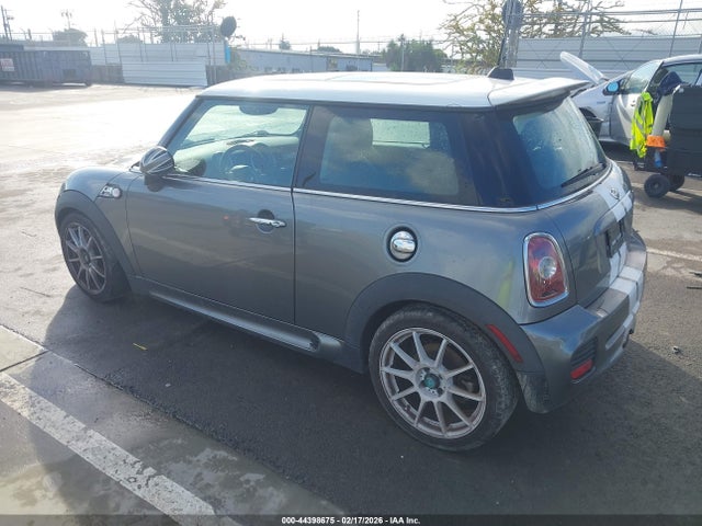 2008 MINI COOPER S WMWMF73578TV33938 Photo 2