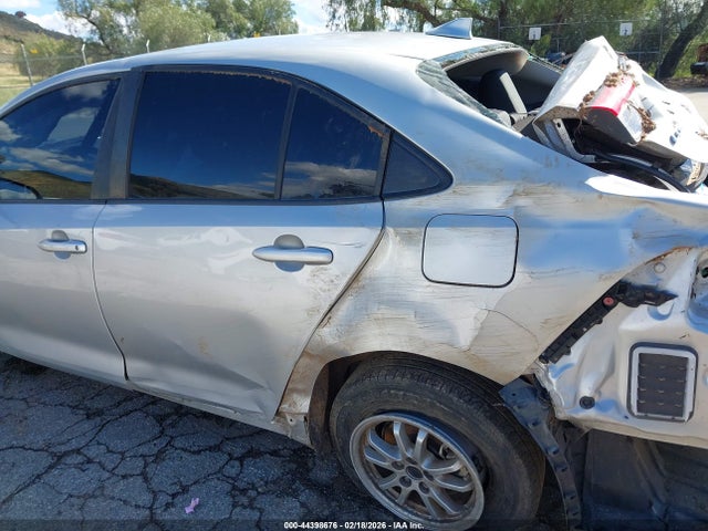 Toyota Corolla Hybrid Le 2022 JTDEAMDE8NJ048802 Image 18