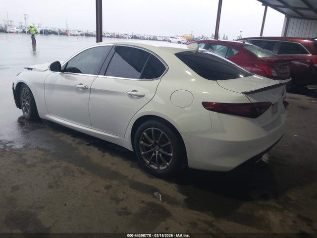 2018 ALFA ROMEO GIULIA ZARFAEBN6J7565963 Photo 2