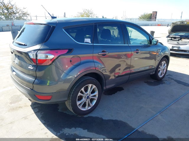 1FMCU0GD0HUE96864 Ford ESCAPE SE
