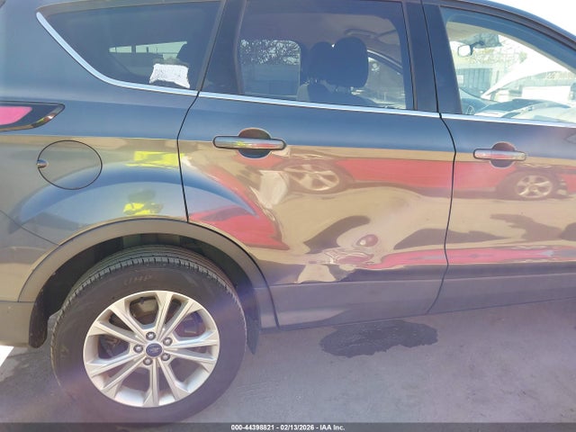 1FMCU0GD0HUE96864 Ford ESCAPE SE