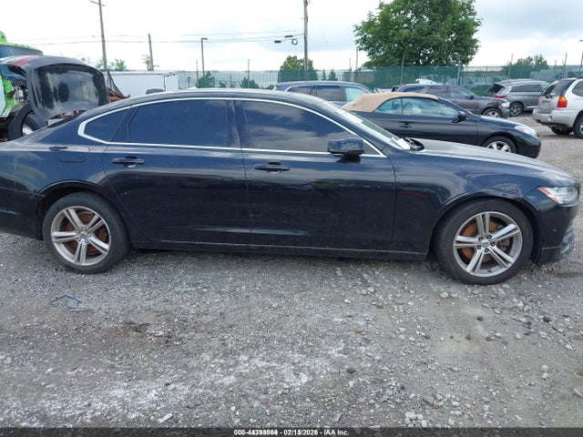 LVY982MK1JP029130 Volvo S90 T5 Momentum