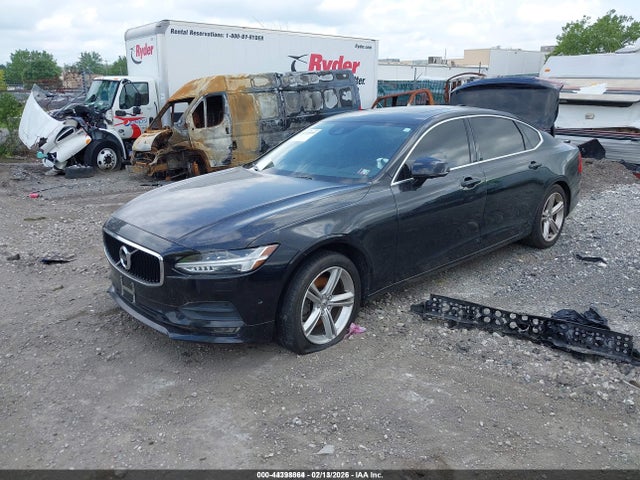 LVY982MK1JP029130 Volvo S90 T5 Momentum