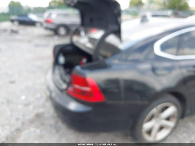 LVY982MK1JP029130 Volvo S90 T5 Momentum