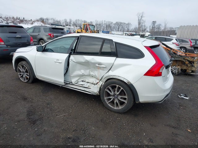 2018 VOLVO V60 CROSS COUNTRY YV440MWK5J2057699 Photo 2