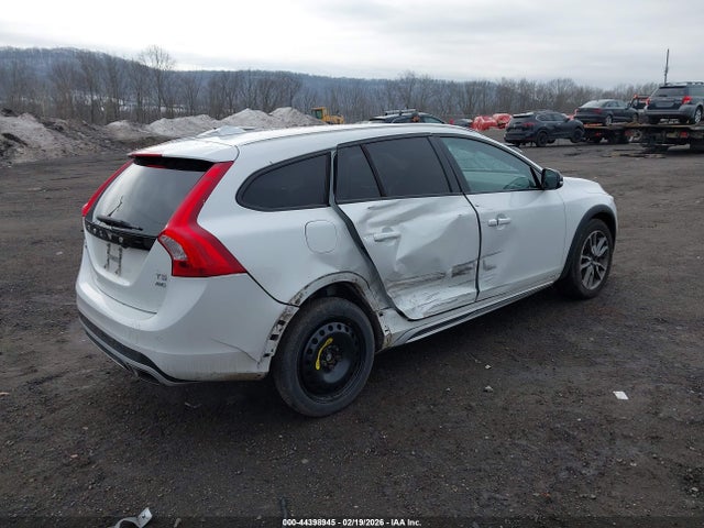 2018 VOLVO V60 CROSS COUNTRY YV440MWK5J2057699 Photo 3
