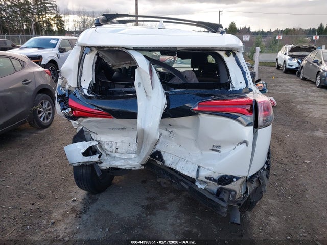 Toyota RAV4 SE 2018 JTMJFREV3JJ227920 Image 15