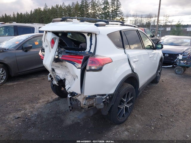 Toyota RAV4 SE 2018 JTMJFREV3JJ227920 Image 4