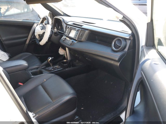 Toyota RAV4 SE 2018 JTMJFREV3JJ227920 Image 5