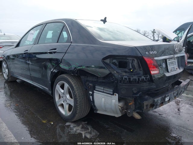 2015 MERCEDES-BENZ E 350 WDDHF8JB7FB092565 Photo 2