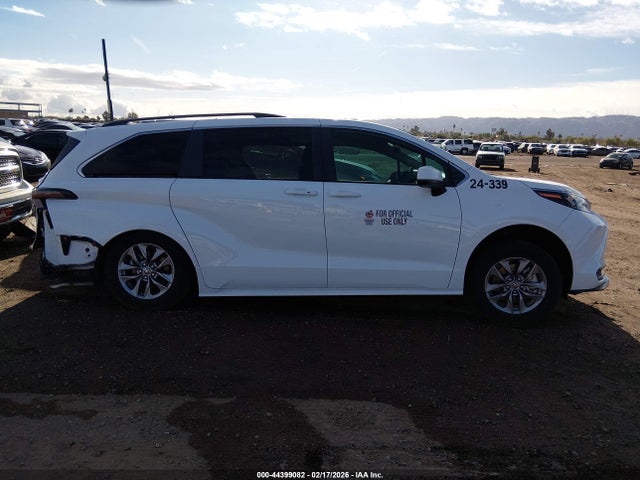 5TDKRKEC1RS182623 Toyota SIENNA LE