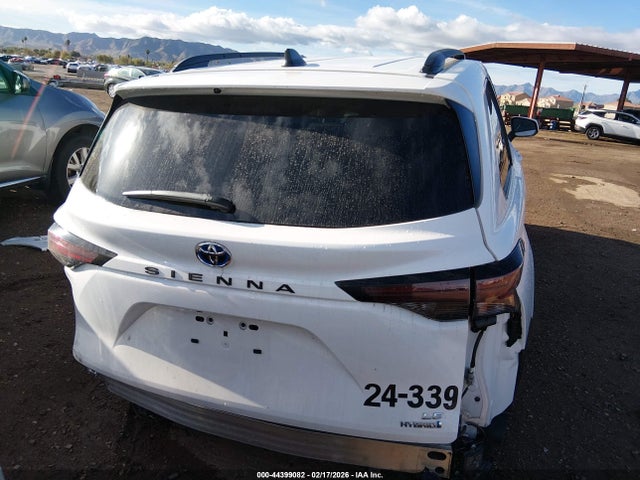 5TDKRKEC1RS182623 Toyota SIENNA LE