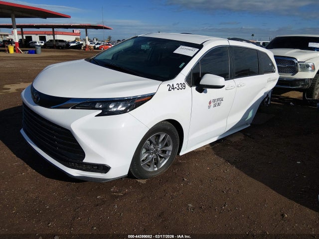 5TDKRKEC1RS182623 Toyota SIENNA LE