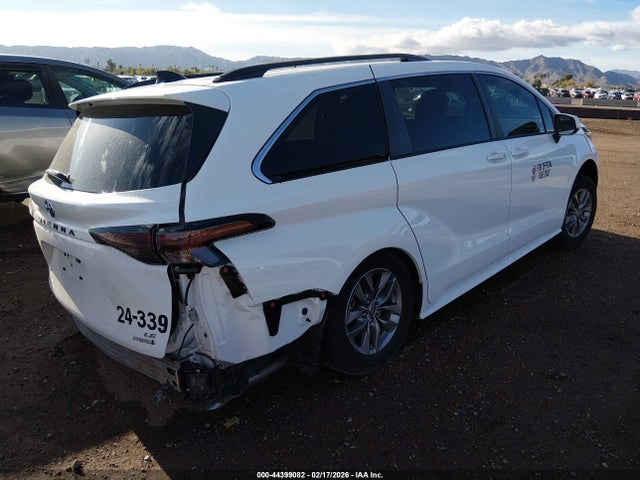 5TDKRKEC1RS182623 Toyota SIENNA LE