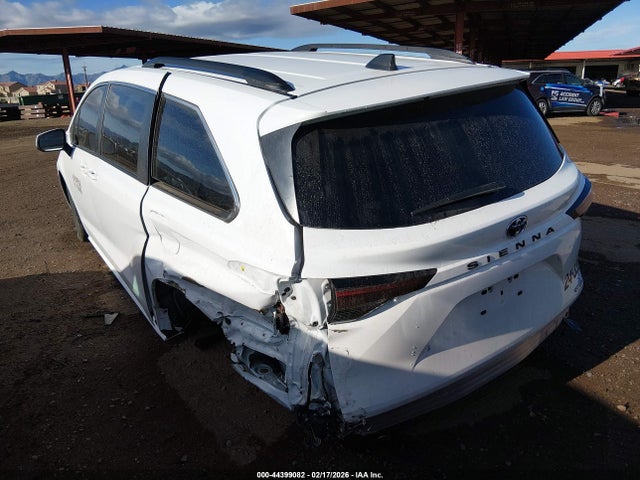 5TDKRKEC1RS182623 Toyota SIENNA LE