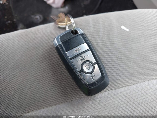 3FA6P0H75HR148105 Ford FUSION SE