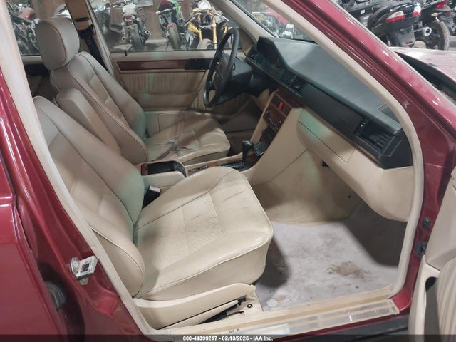 44399217 :رقم المزاد ، WDBEA32E8SC168207 vin ، 1995 Mercedes-benz E 320 Base/320 Special مزاد بيع