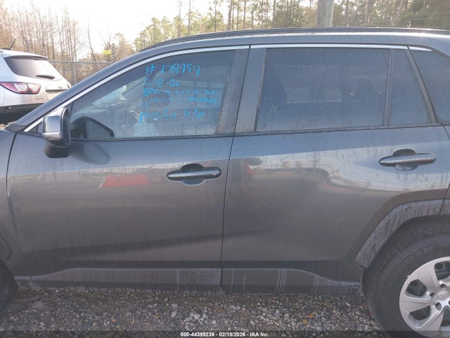 2T3K1RFV8KW038202 Toyota RAV4 LE