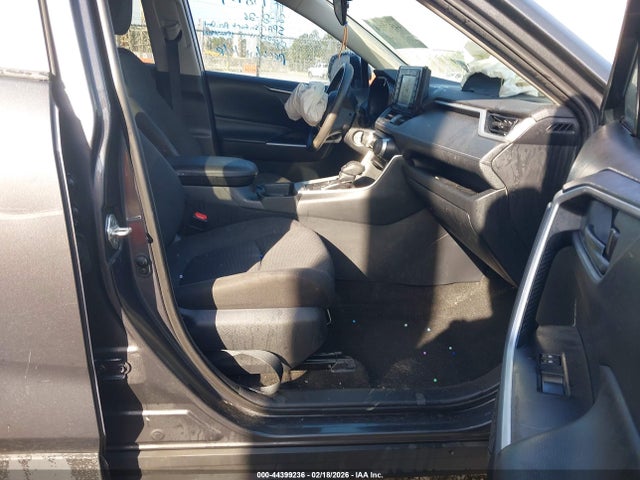 2T3K1RFV8KW038202 Toyota RAV4 LE