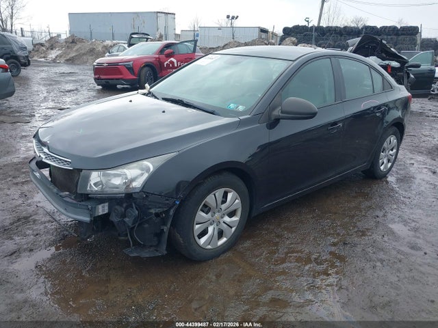 Chevrolet Cruze Ls Auto 2014 1G1PA5SG5E7343901 Image 2