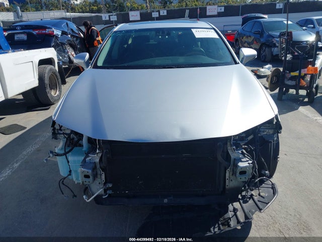 Lexus ES 300H 2015 JTHBW1GG0F2088060 Image 13