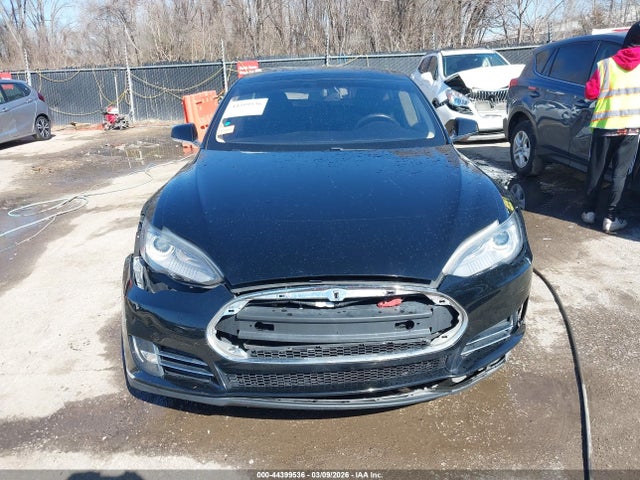 44399536 :رقم المزاد ، 5YJSA1AC8DFP11229 vin ، 2013 Tesla Model S مزاد بيع