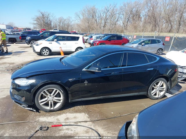 44399536 :رقم المزاد ، 5YJSA1AC8DFP11229 vin ، 2013 Tesla Model S مزاد بيع