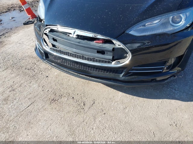 44399536 :رقم المزاد ، 5YJSA1AC8DFP11229 vin ، 2013 Tesla Model S مزاد بيع