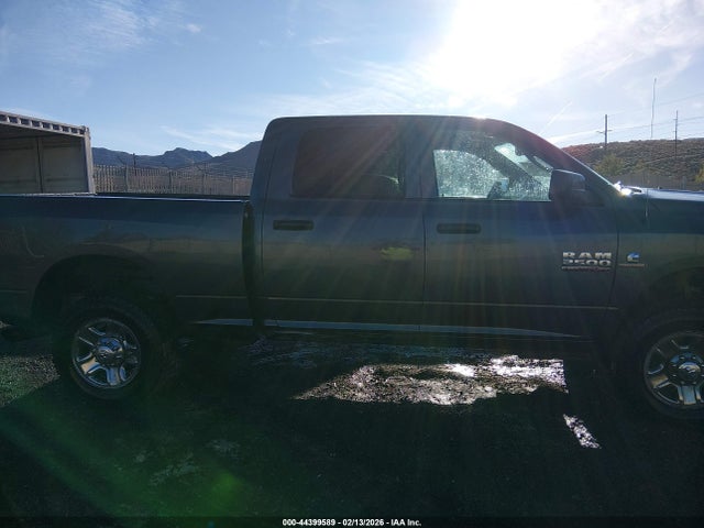 3C6UR5CL1JG289937 RAM 2500 Tradesman 4x4 6&#039;4 Box