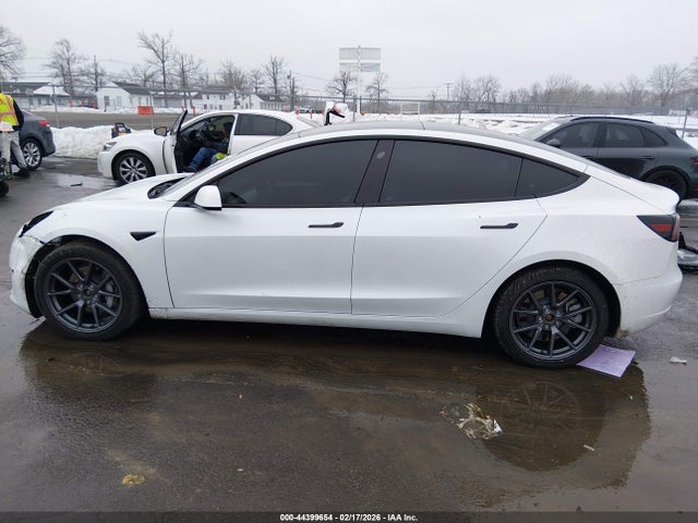 44399654 :رقم المزاد ، 5YJ3E1EB3NF273229 vin ، 2022 Tesla Model 3 Long Range Dual Motor All-wheel Drive مزاد بيع
