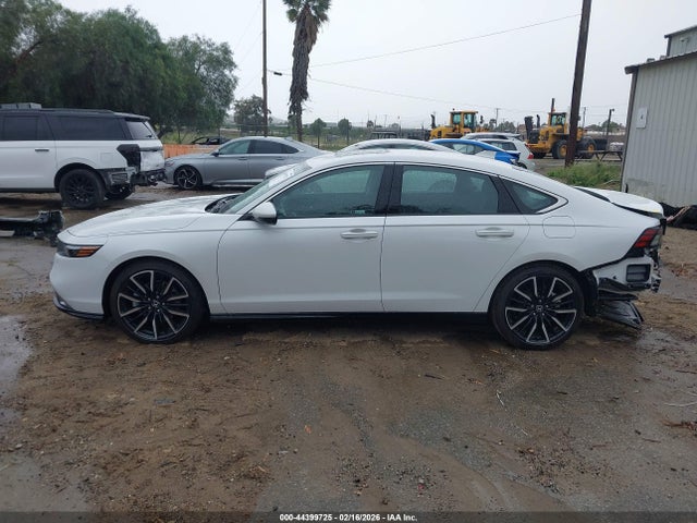 1HGCY2F89SA067354 Honda Accord Hybrid Touring