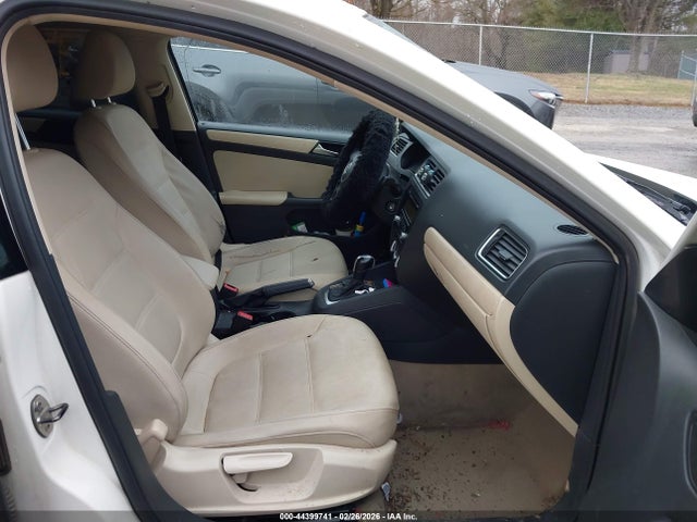 44399741 :رقم المزاد ، 3VWDX7AJ3BM377349 vin ، 2011 Volkswagen Jetta 2.5l Se مزاد بيع