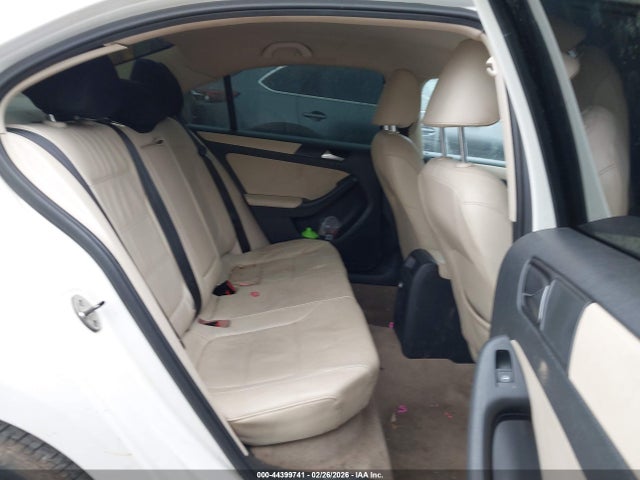 44399741 :رقم المزاد ، 3VWDX7AJ3BM377349 vin ، 2011 Volkswagen Jetta 2.5l Se مزاد بيع
