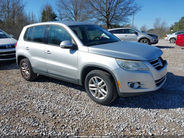 44399792 :رقم المزاد ، WVGAV7AX3BW558611 vin ، 2011 Volkswagen Tiguan S مزاد بيع
