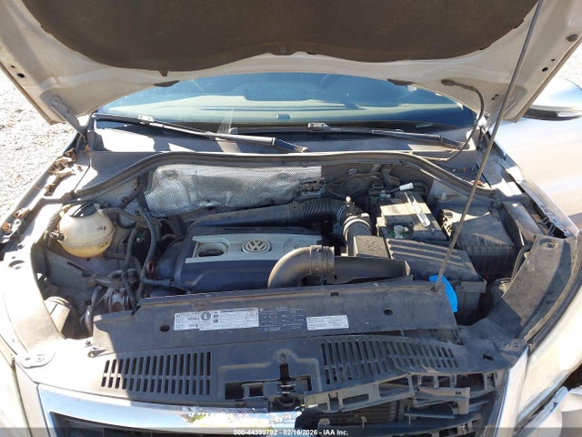 44399792 :رقم المزاد ، WVGAV7AX3BW558611 vin ، 2011 Volkswagen Tiguan S مزاد بيع