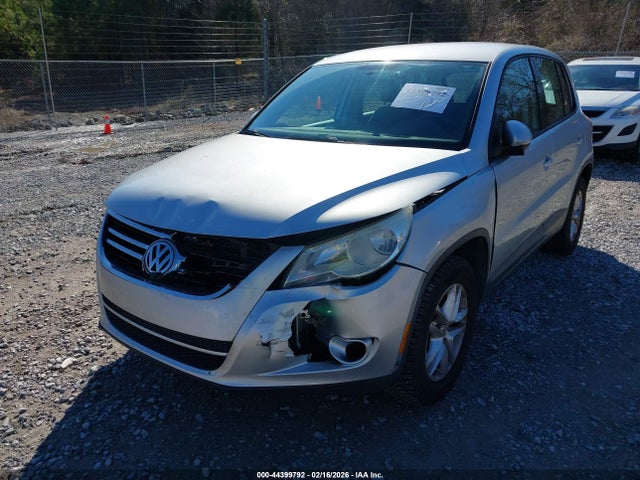 44399792 :رقم المزاد ، WVGAV7AX3BW558611 vin ، 2011 Volkswagen Tiguan S مزاد بيع