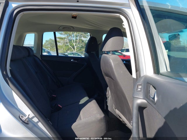 44399792 :رقم المزاد ، WVGAV7AX3BW558611 vin ، 2011 Volkswagen Tiguan S مزاد بيع