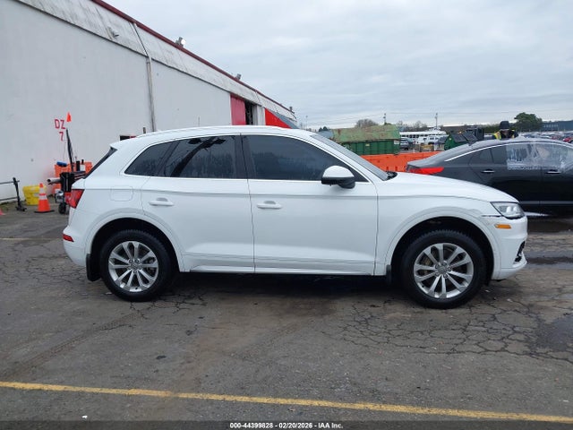 WA1BNAFY9J2153666 Audi Q5 2.0t Premium/2.0t Tech Premium