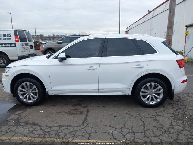 WA1BNAFY9J2153666 Audi Q5 2.0t Premium/2.0t Tech Premium