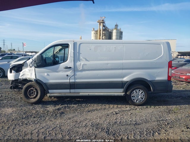 1FTYR1ZM6HKB39585 Ford Transit-250