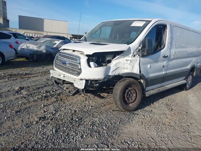 1FTYR1ZM6HKB39585 Ford Transit-250