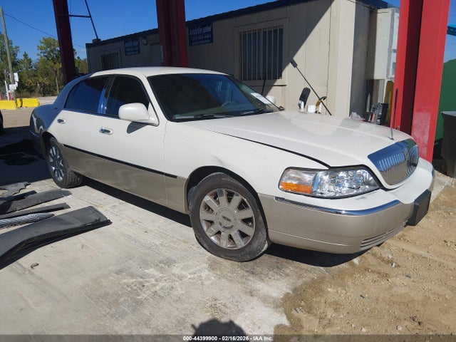 2004 LINCOLN TOWN CAR 1LNHM83W24Y666169