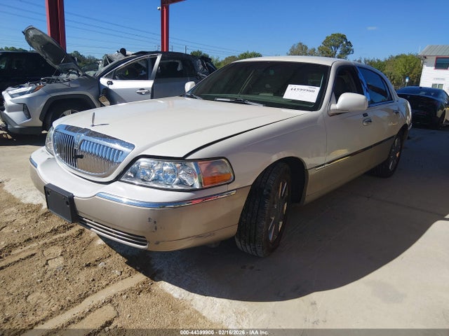2004 LINCOLN TOWN CAR 1LNHM83W24Y666169 Photo 1