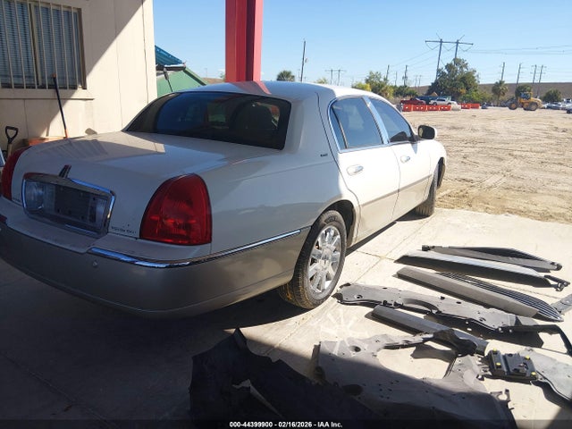 2004 LINCOLN TOWN CAR 1LNHM83W24Y666169 Photo 3